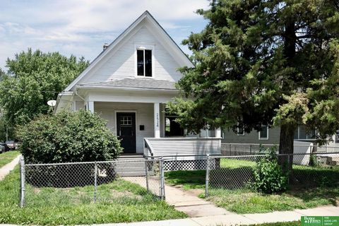 Photo of 2524 Fort Street, Omaha, NE 68111 (MLS # 22528329)