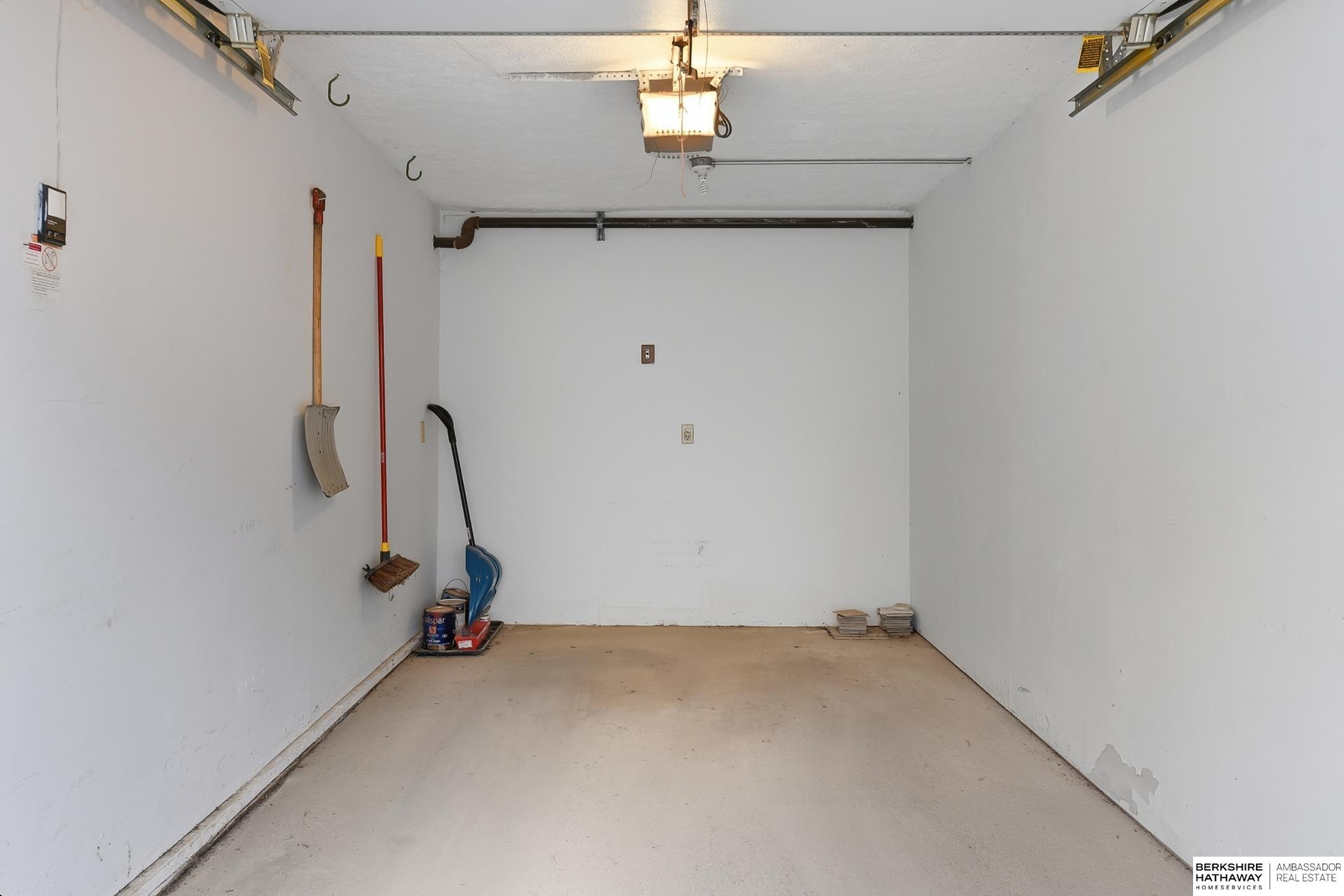 Omaha, Nebraska 68131, United States, 2 Bedrooms Bedrooms, ,1 BathroomBathrooms,Residential,Active,247444