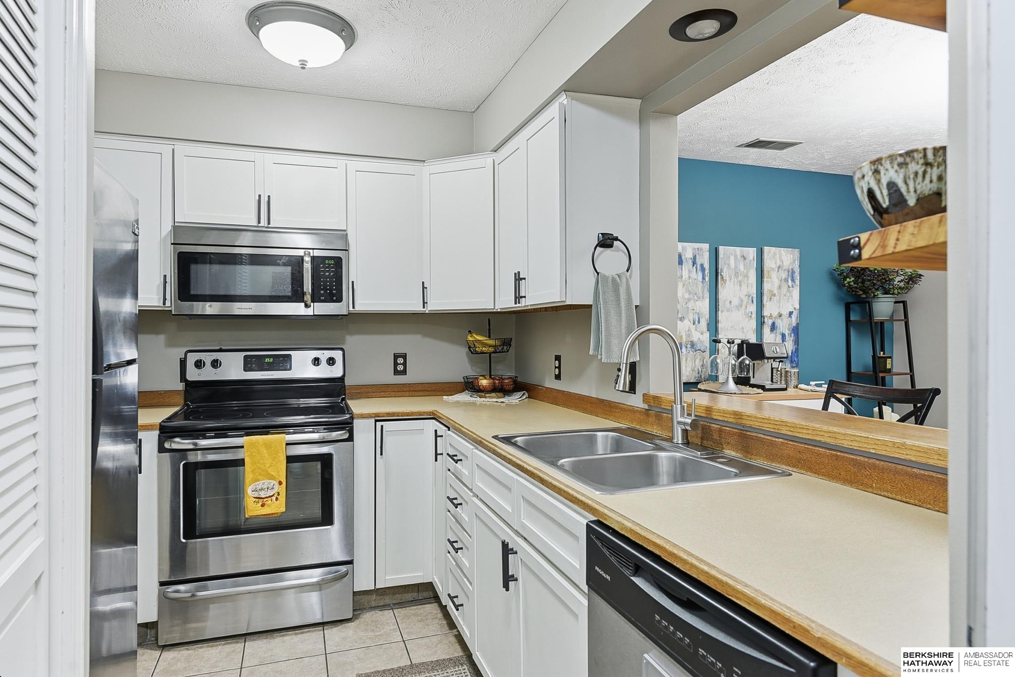 Omaha, Nebraska 68131, United States, 2 Bedrooms Bedrooms, ,1 BathroomBathrooms,Residential,Active,247444