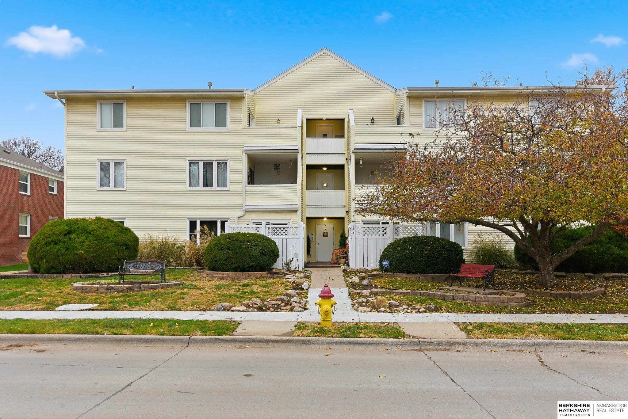 Omaha, Nebraska 68131, United States, 2 Bedrooms Bedrooms, ,1 BathroomBathrooms,Residential,Active,247444