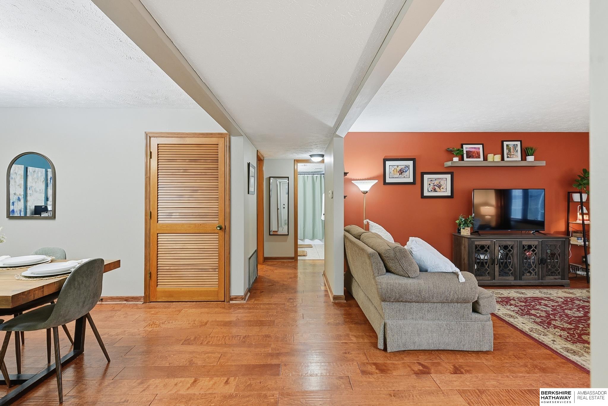 Omaha, Nebraska 68131, United States, 2 Bedrooms Bedrooms, ,1 BathroomBathrooms,Residential,Active,247444