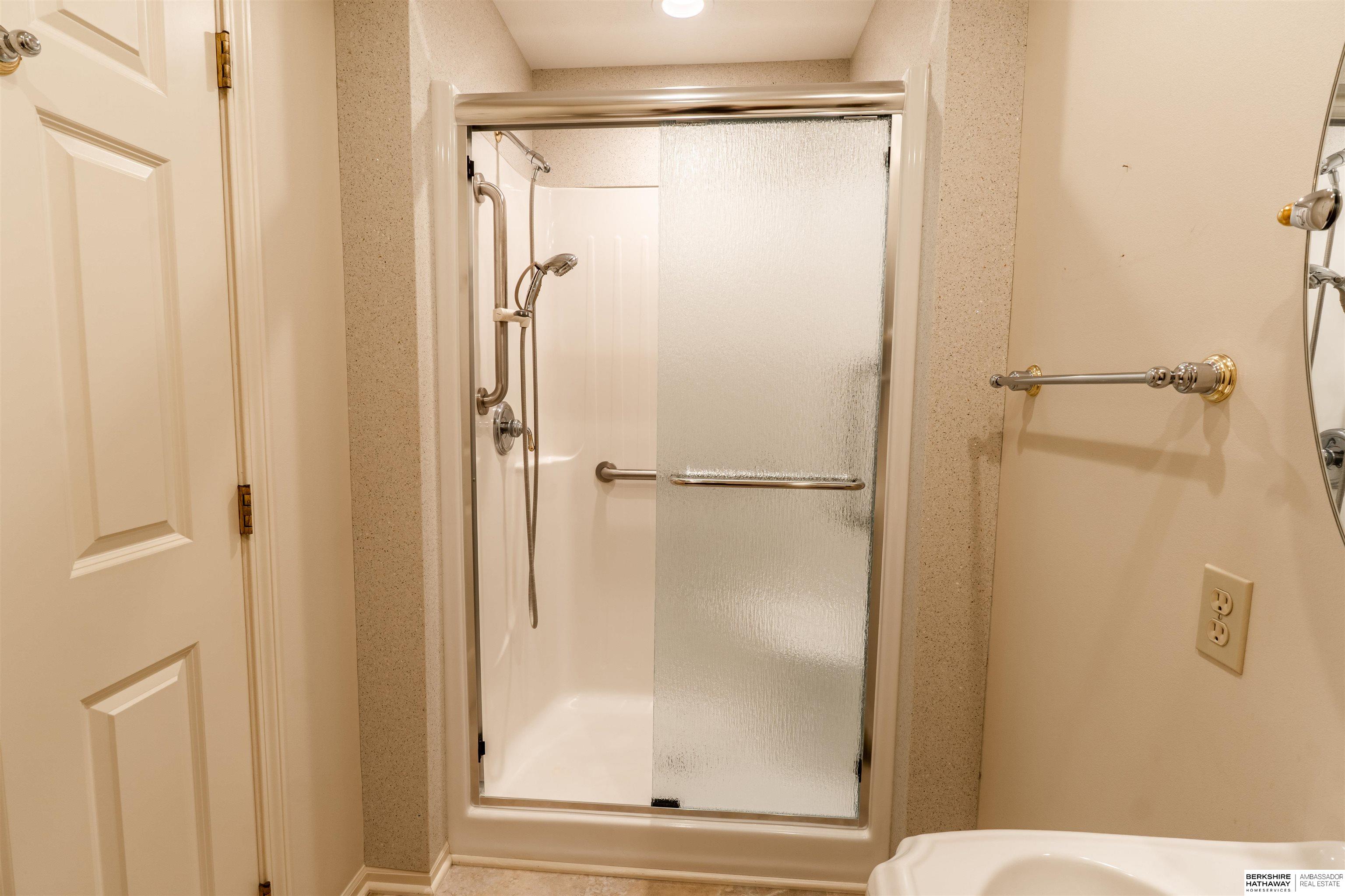 Omaha, Nebraska 68137, United States, 3 Bedrooms Bedrooms, ,4 BathroomsBathrooms,Residential,Active,225928