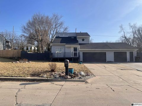 Photo of 8505 Pratt Street, Omaha, NE 68134 (MLS # 22605802)