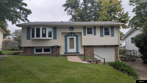 Photo of 9134 Taylor Street, Omaha, NE 68134 (MLS # 22627383)