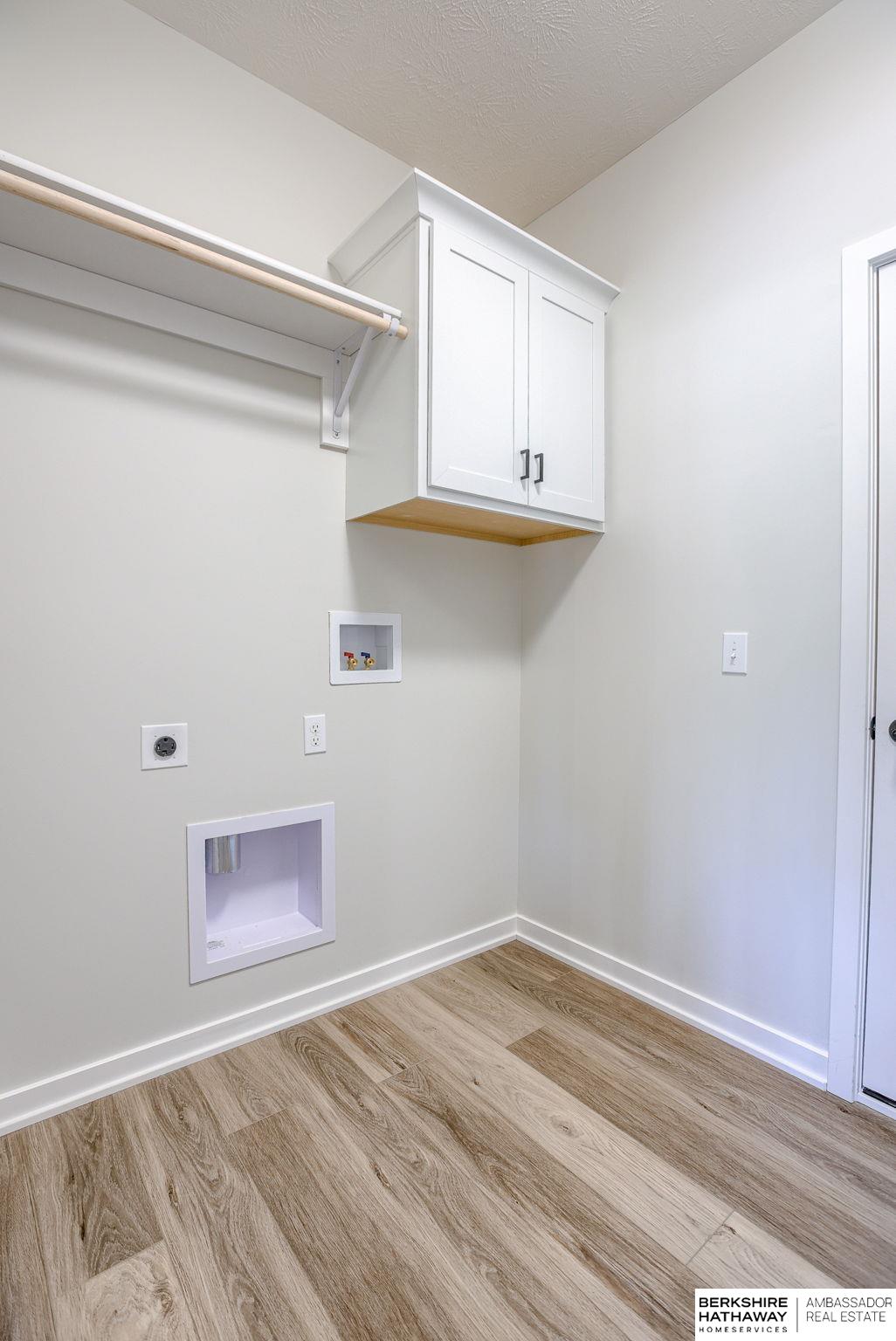 Bennington, Nebraska 68007, United States, 4 Bedrooms Bedrooms, ,3 BathroomsBathrooms,Residential,Active,28368