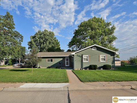 Photo of 2708 Edgewood Lane, Hastings, NE 68901 (MLS # 22528657)