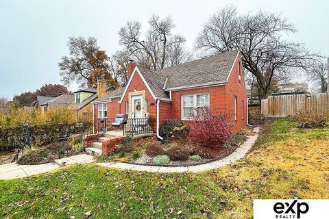 Photo of 4932 Franklin Street, Omaha, NE 68104 (MLS # 22533851)
