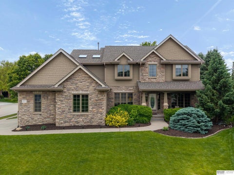Photo of 16505 Bauman Circle, Omaha, NE 68116 (MLS # 22615617)