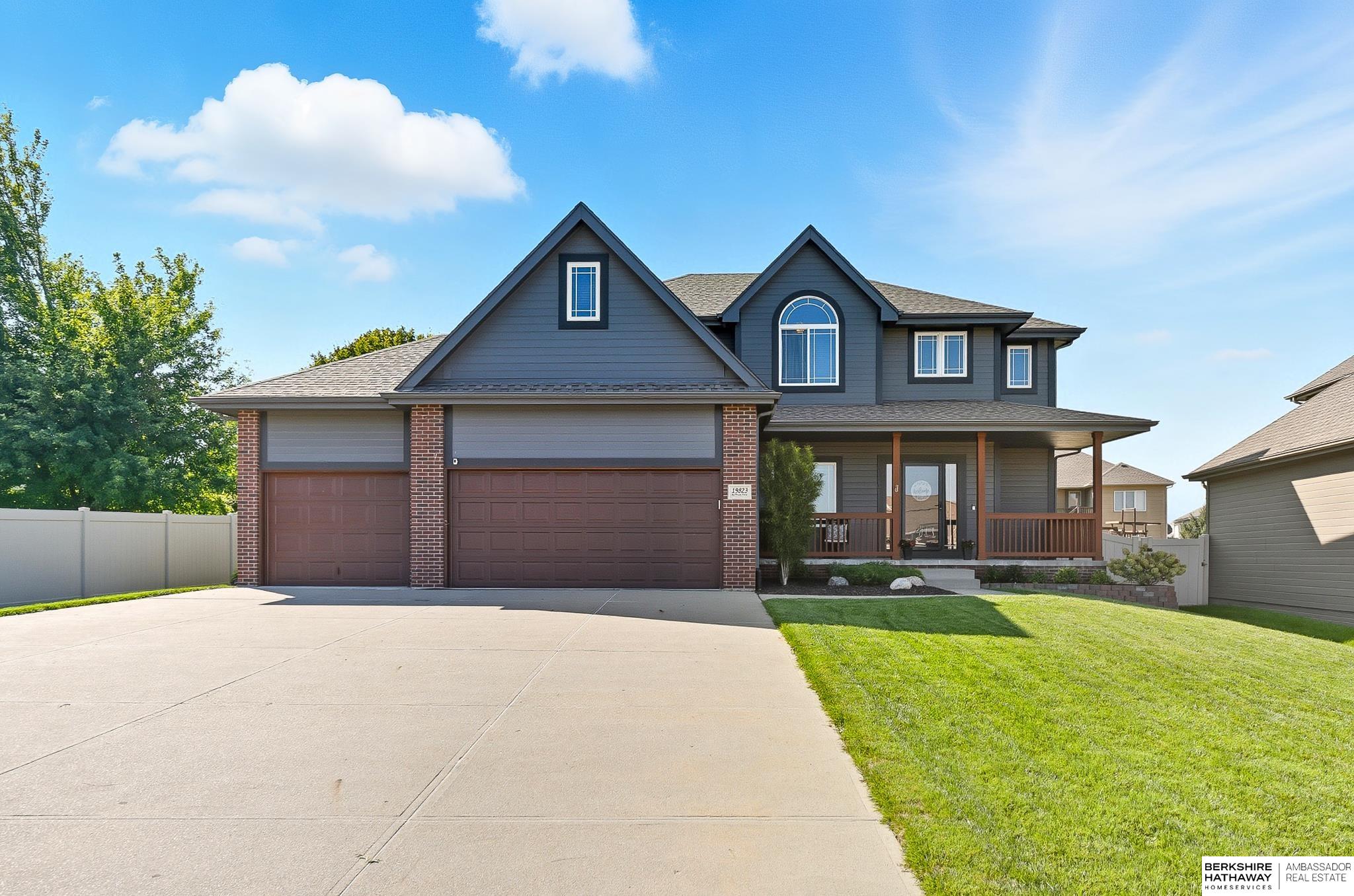 Gretna, Nebraska 68028, United States, 5 Bedrooms Bedrooms, ,3 BathroomsBathrooms,Residential,Active,232366