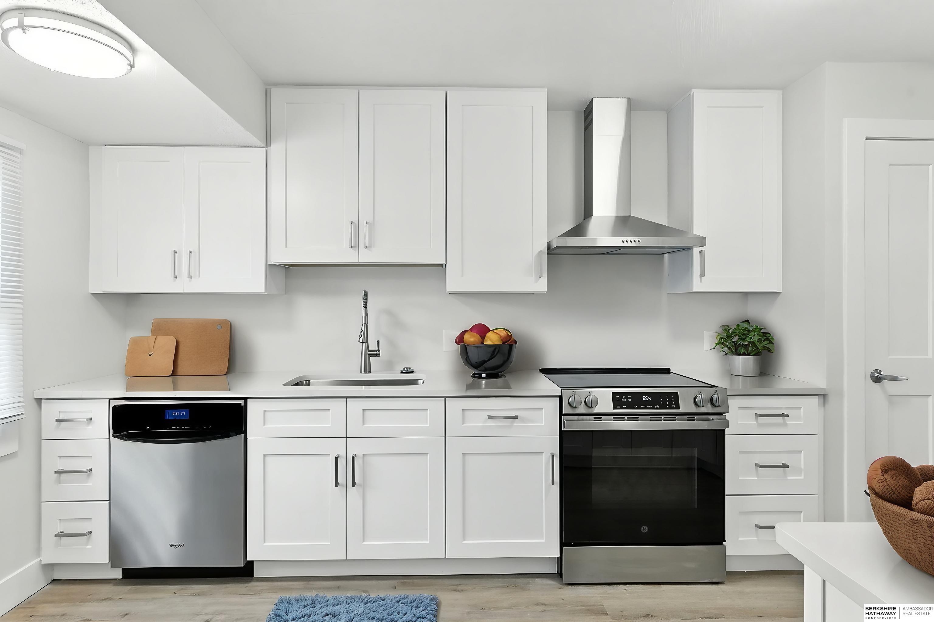 Lincoln, Nebraska 68510, United States, 4 Bedrooms Bedrooms, ,2 BathroomsBathrooms,Residential,Active,235448