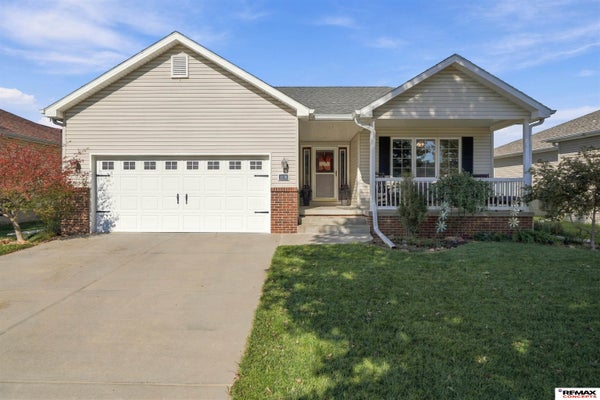 1738 BLACKHAWK DR, LINCOLN, NE 68521 - Image cf22acccca4f5a7ae761d6b76ae673be/1347457659