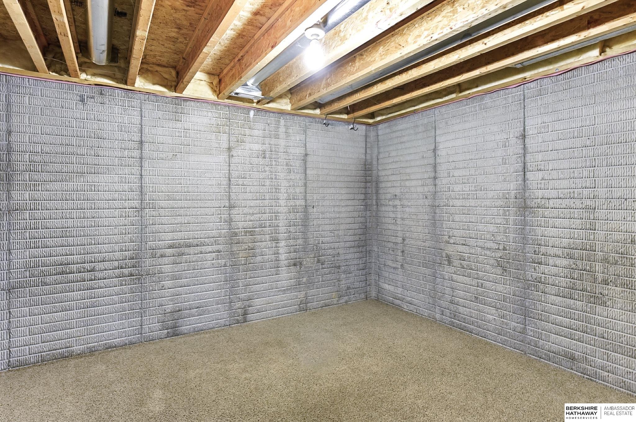 Lincoln, Nebraska 68516, United States, 2 Bedrooms Bedrooms, ,3 BathroomsBathrooms,Residential,Pending,200798