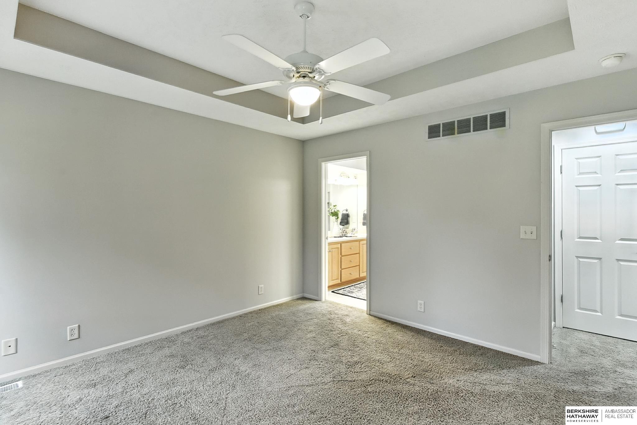 Lincoln, Nebraska 68516, United States, 2 Bedrooms Bedrooms, ,3 BathroomsBathrooms,Residential,Pending,200798