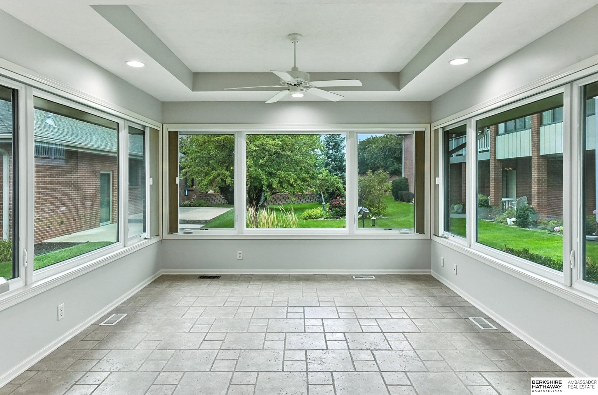 Lincoln, Nebraska 68516, United States, 2 Bedrooms Bedrooms, ,3 BathroomsBathrooms,Residential,Pending,200798