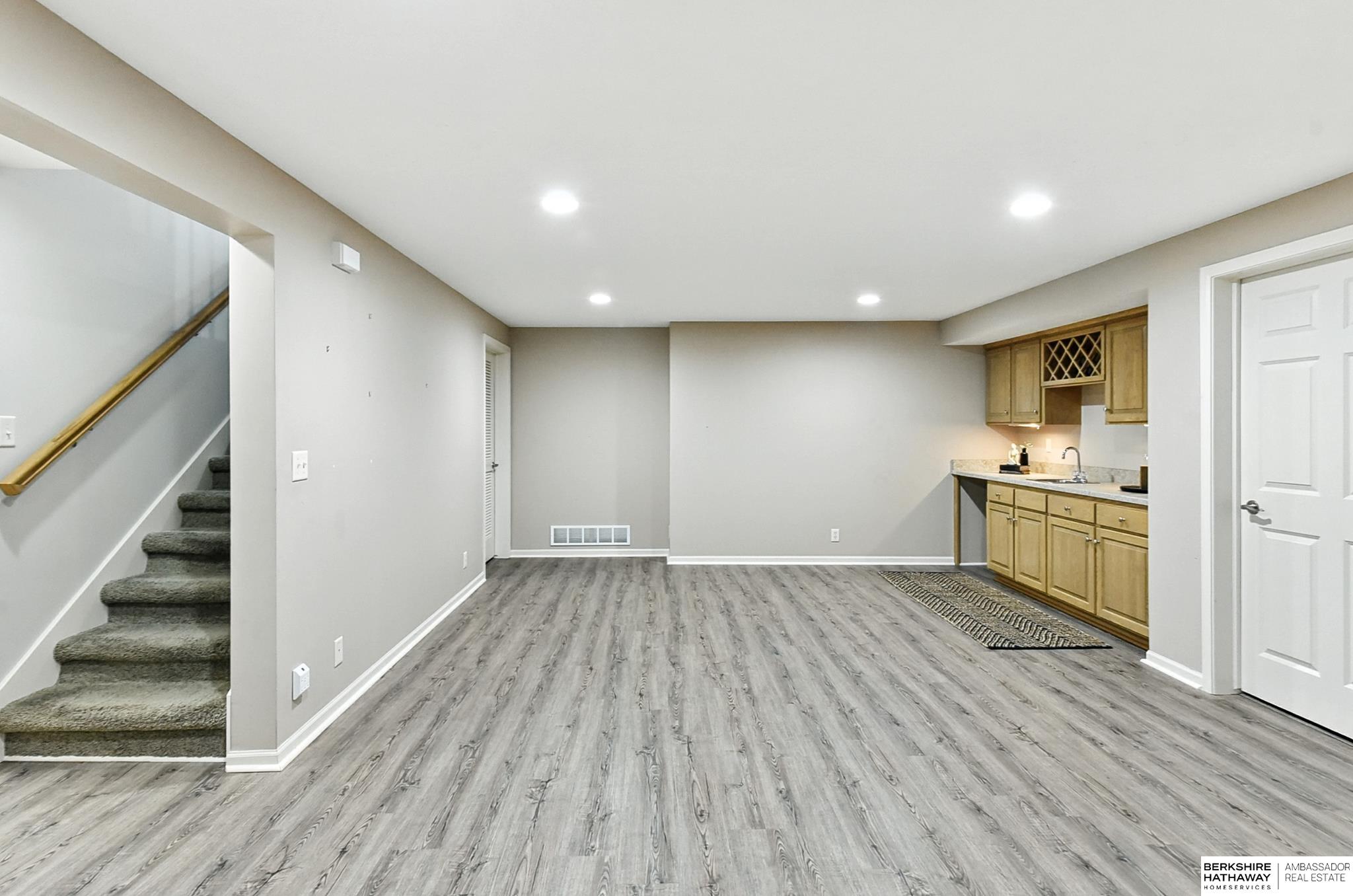 Lincoln, Nebraska 68516, United States, 2 Bedrooms Bedrooms, ,3 BathroomsBathrooms,Residential,Pending,200798