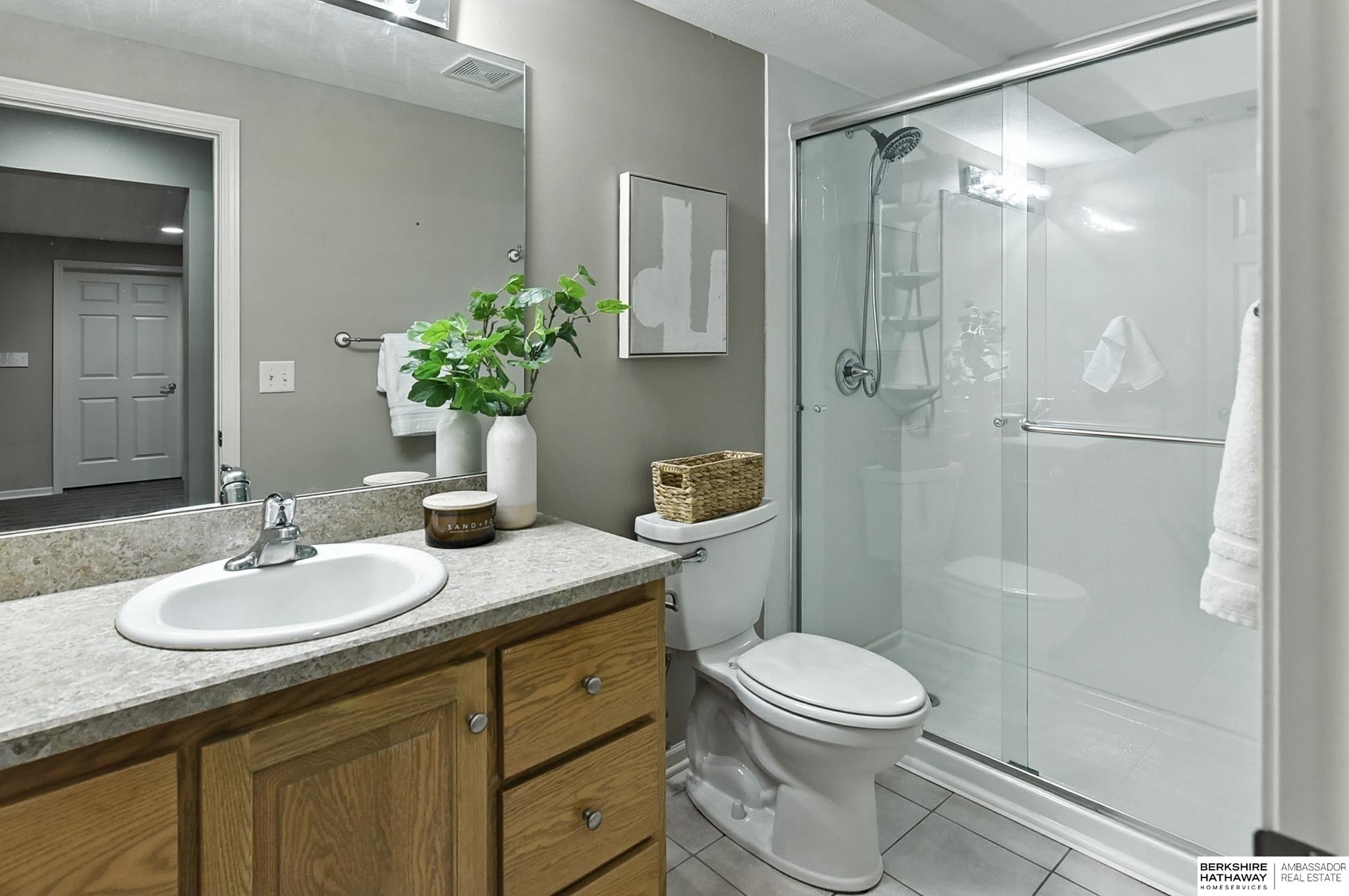 Lincoln, Nebraska 68516, United States, 2 Bedrooms Bedrooms, ,3 BathroomsBathrooms,Residential,Pending,200798