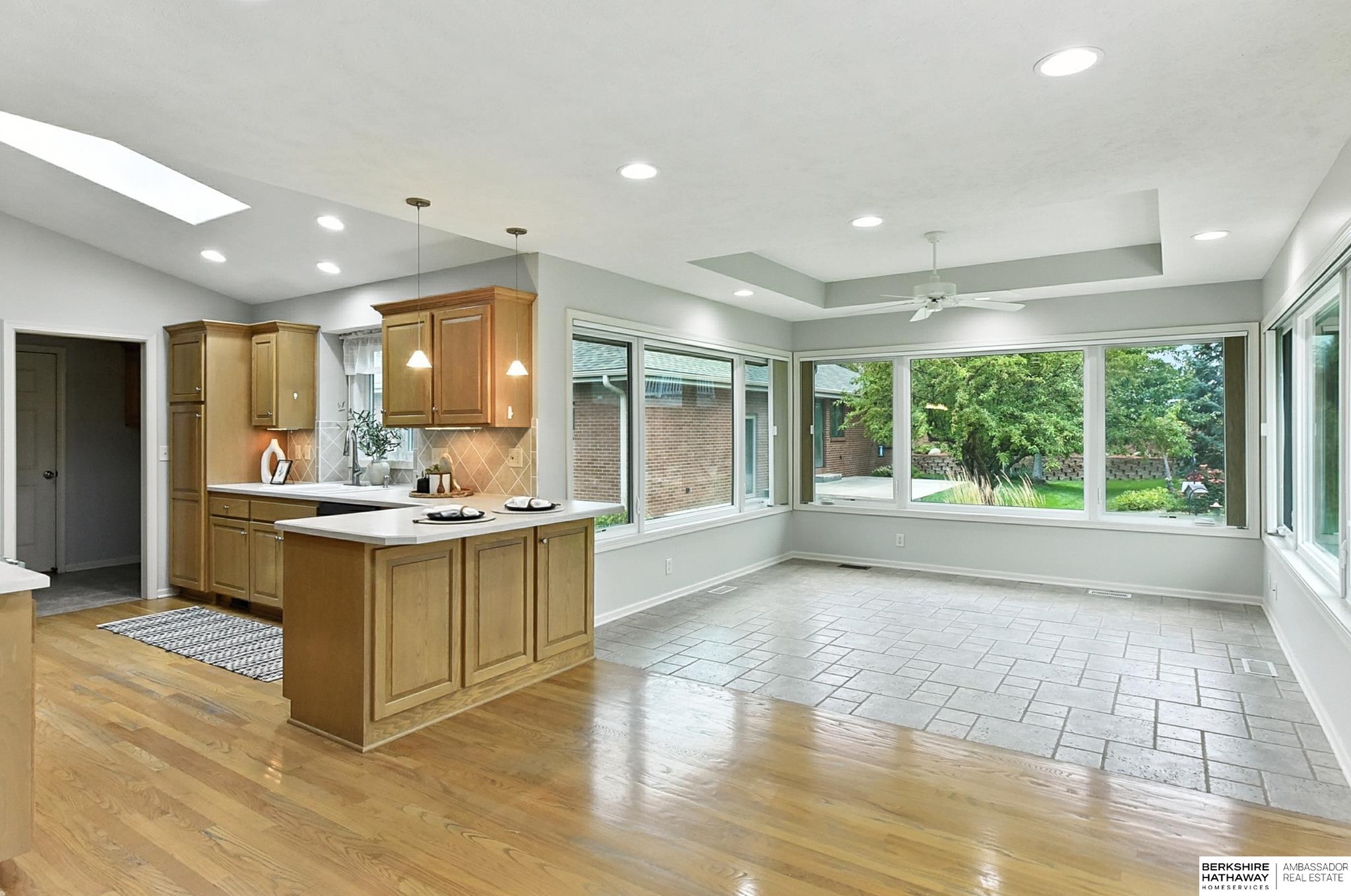 Lincoln, Nebraska 68516, United States, 2 Bedrooms Bedrooms, ,3 BathroomsBathrooms,Residential,Pending,200798