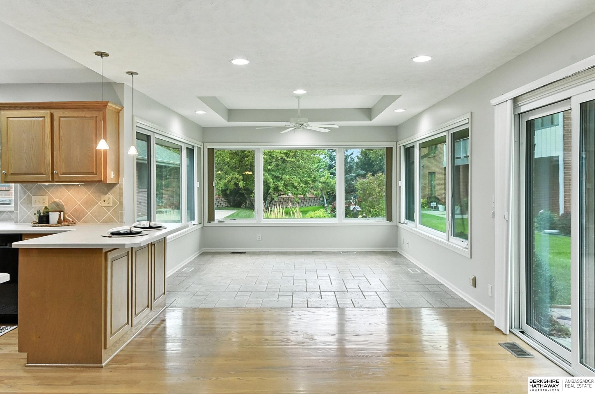 Lincoln, Nebraska 68516, United States, 2 Bedrooms Bedrooms, ,3 BathroomsBathrooms,Residential,Pending,200798