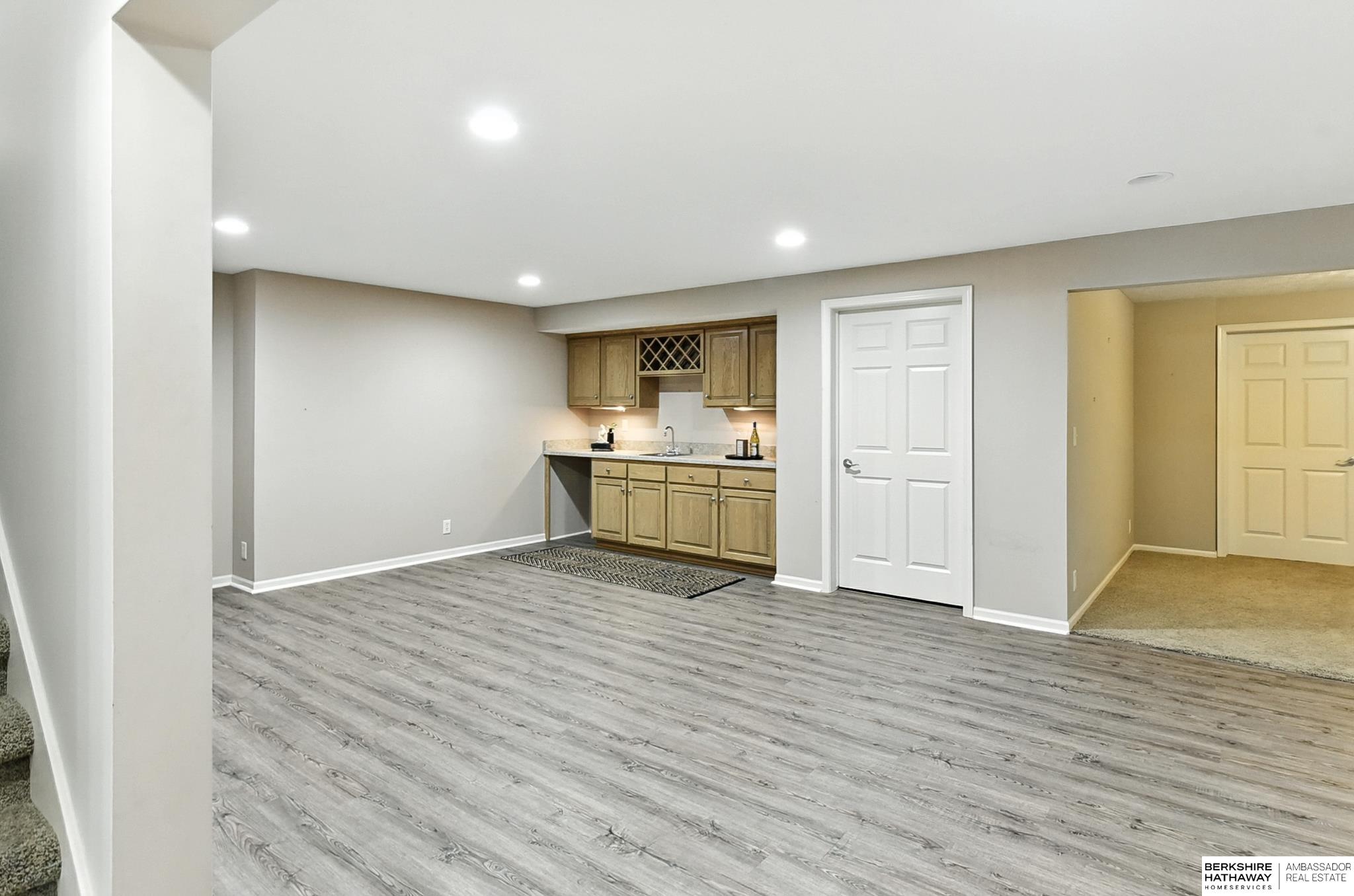 Lincoln, Nebraska 68516, United States, 2 Bedrooms Bedrooms, ,3 BathroomsBathrooms,Residential,Pending,200798