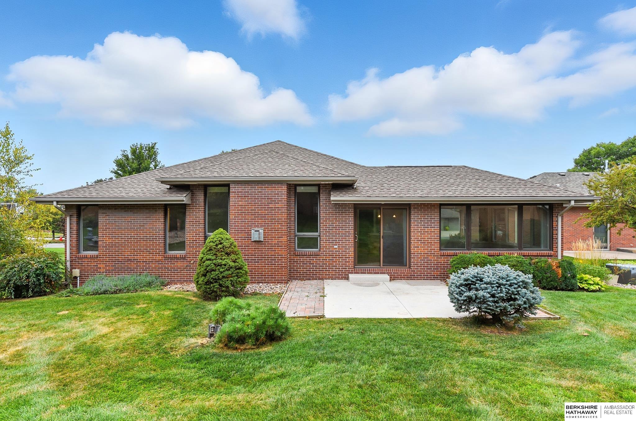 Lincoln, Nebraska 68516, United States, 2 Bedrooms Bedrooms, ,3 BathroomsBathrooms,Residential,Pending,200798