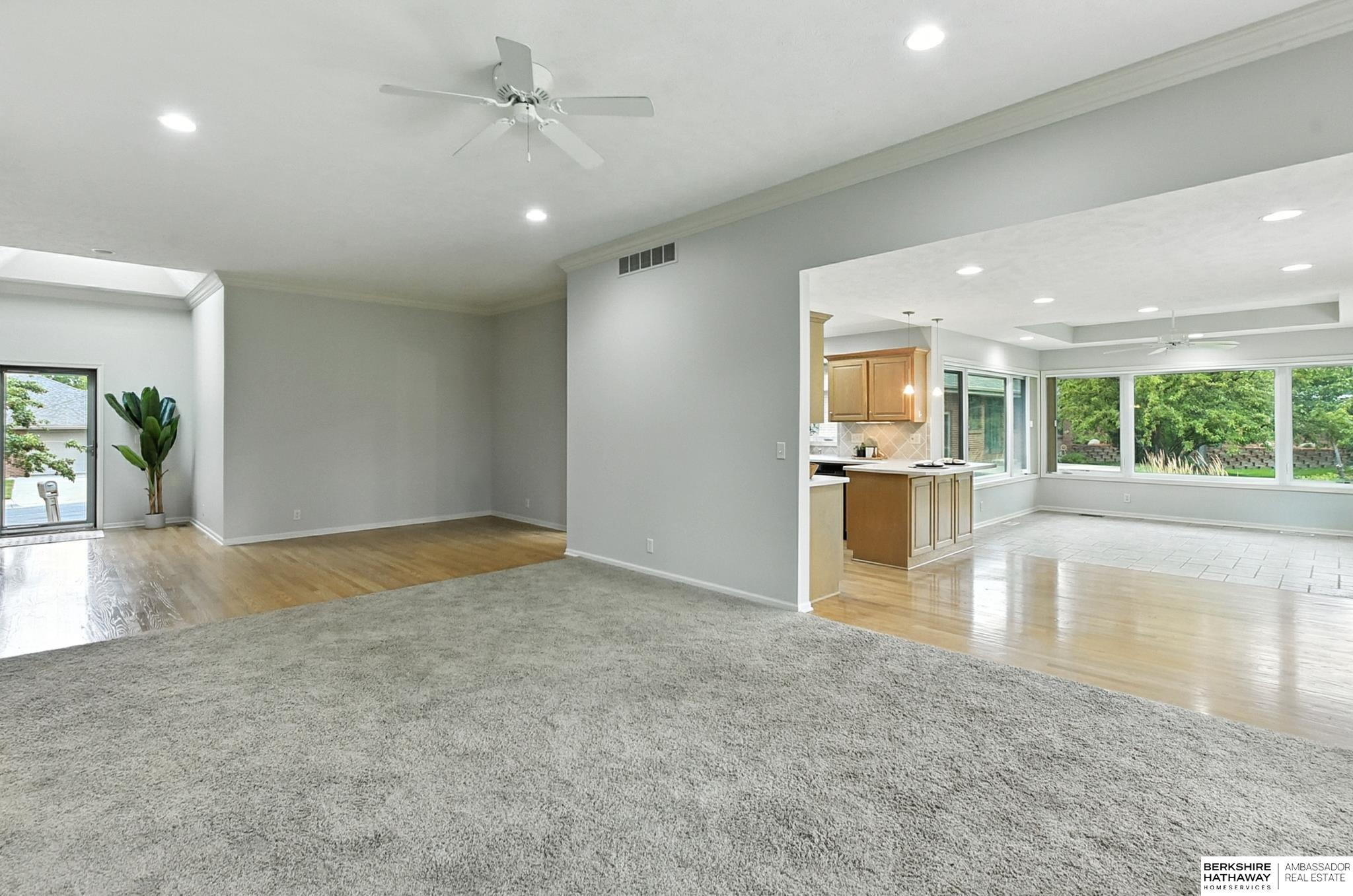 Lincoln, Nebraska 68516, United States, 2 Bedrooms Bedrooms, ,3 BathroomsBathrooms,Residential,Pending,200798