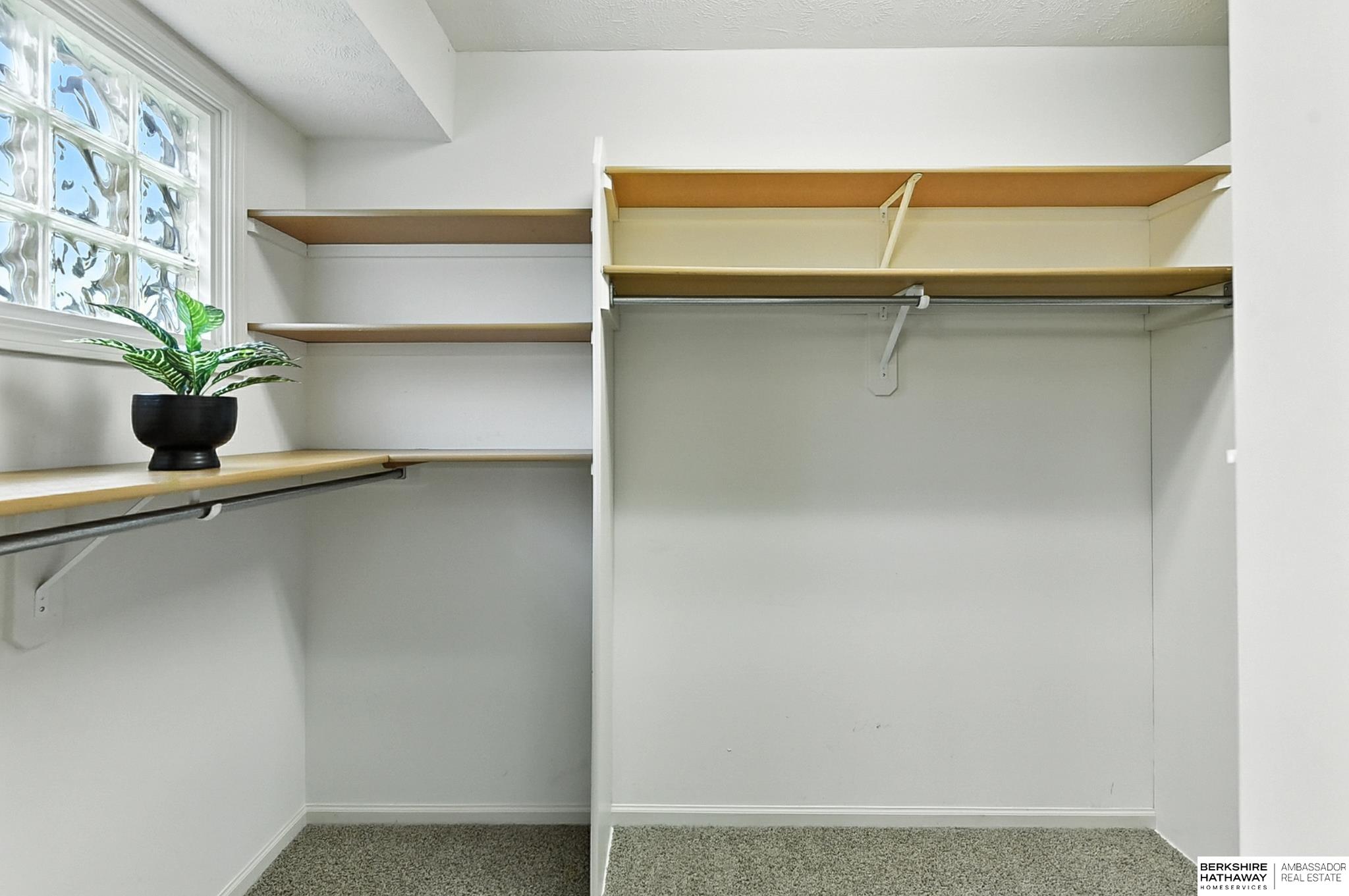 Lincoln, Nebraska 68516, United States, 2 Bedrooms Bedrooms, ,3 BathroomsBathrooms,Residential,Pending,200798