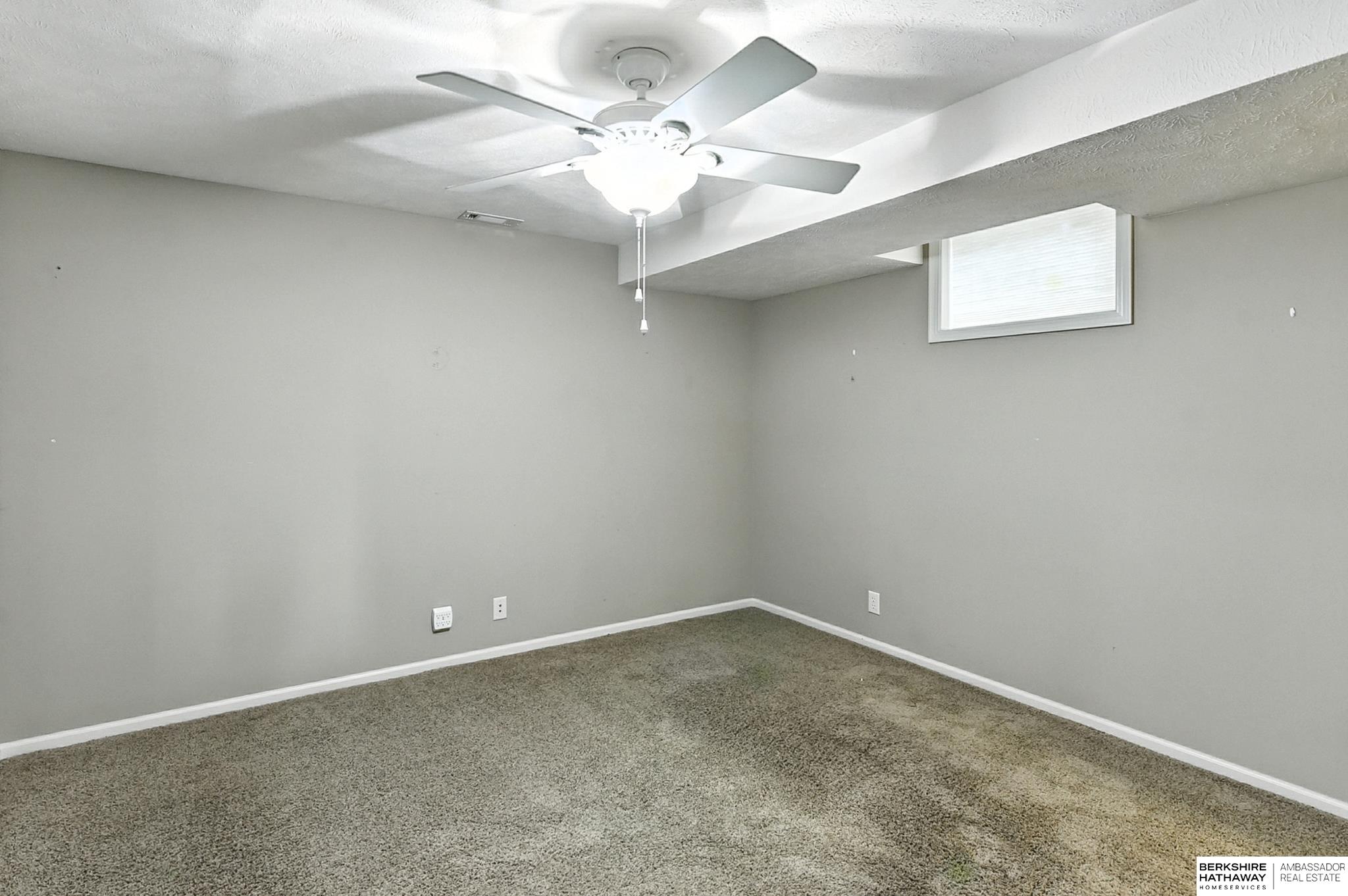 Lincoln, Nebraska 68516, United States, 2 Bedrooms Bedrooms, ,3 BathroomsBathrooms,Residential,Pending,200798