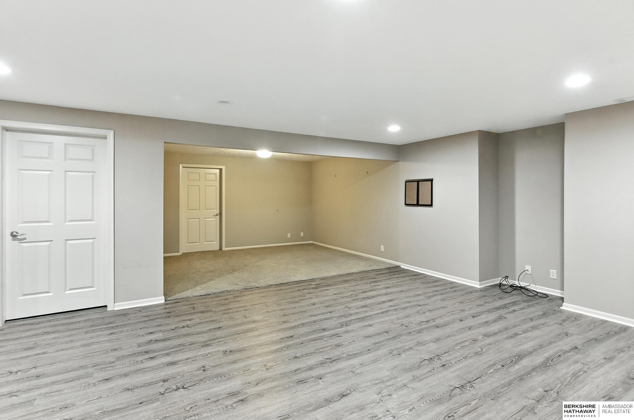 Lincoln, Nebraska 68516, United States, 2 Bedrooms Bedrooms, ,3 BathroomsBathrooms,Residential,Pending,200798