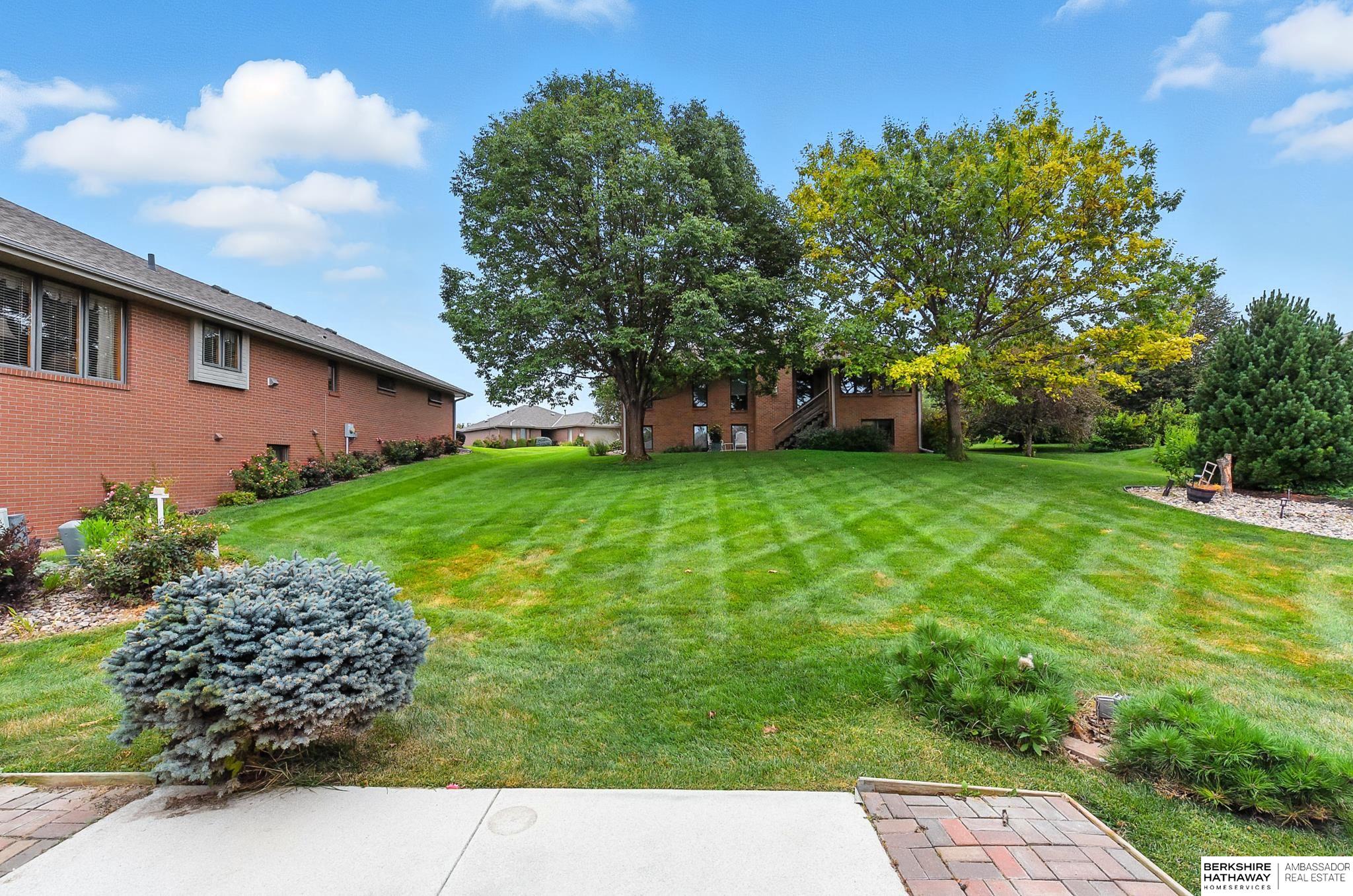 Lincoln, Nebraska 68516, United States, 2 Bedrooms Bedrooms, ,3 BathroomsBathrooms,Residential,Pending,200798