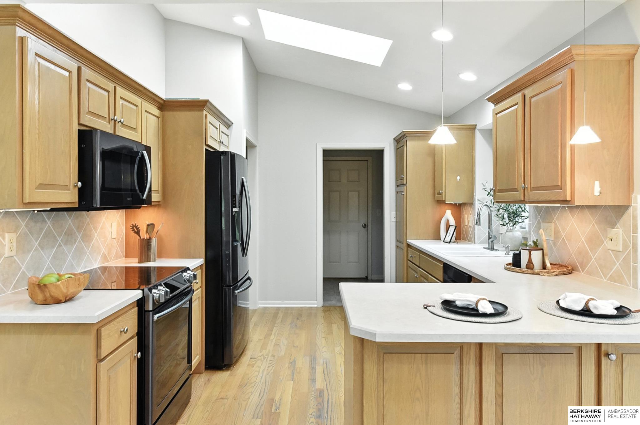 Lincoln, Nebraska 68516, United States, 2 Bedrooms Bedrooms, ,3 BathroomsBathrooms,Residential,Pending,200798