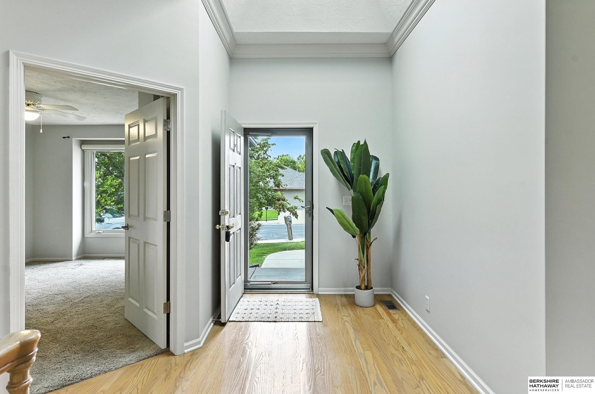 Lincoln, Nebraska 68516, United States, 2 Bedrooms Bedrooms, ,3 BathroomsBathrooms,Residential,Pending,200798