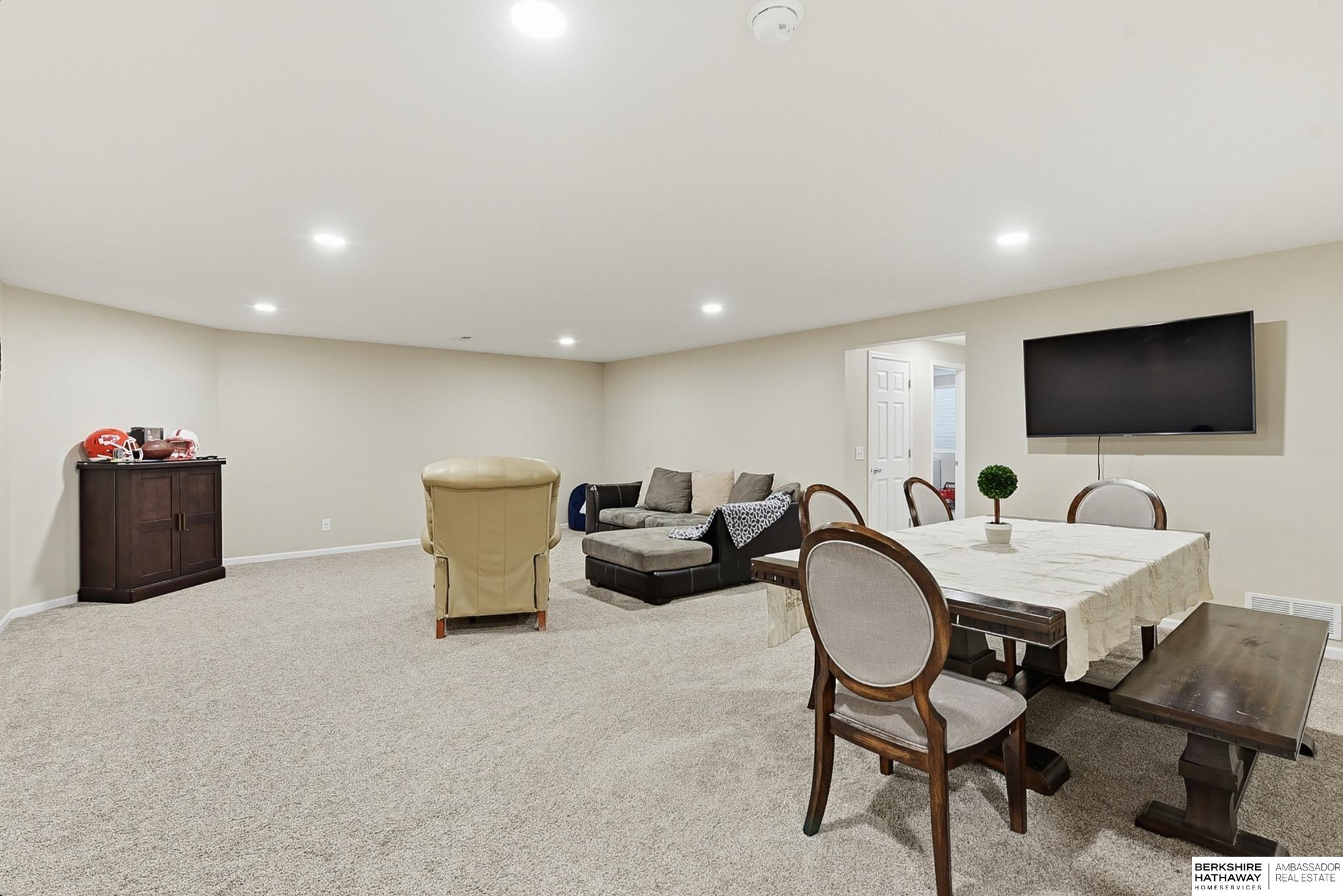 Bennington, Nebraska 68007, United States, 4 Bedrooms Bedrooms, ,2 BathroomsBathrooms,Residential,Active,247397