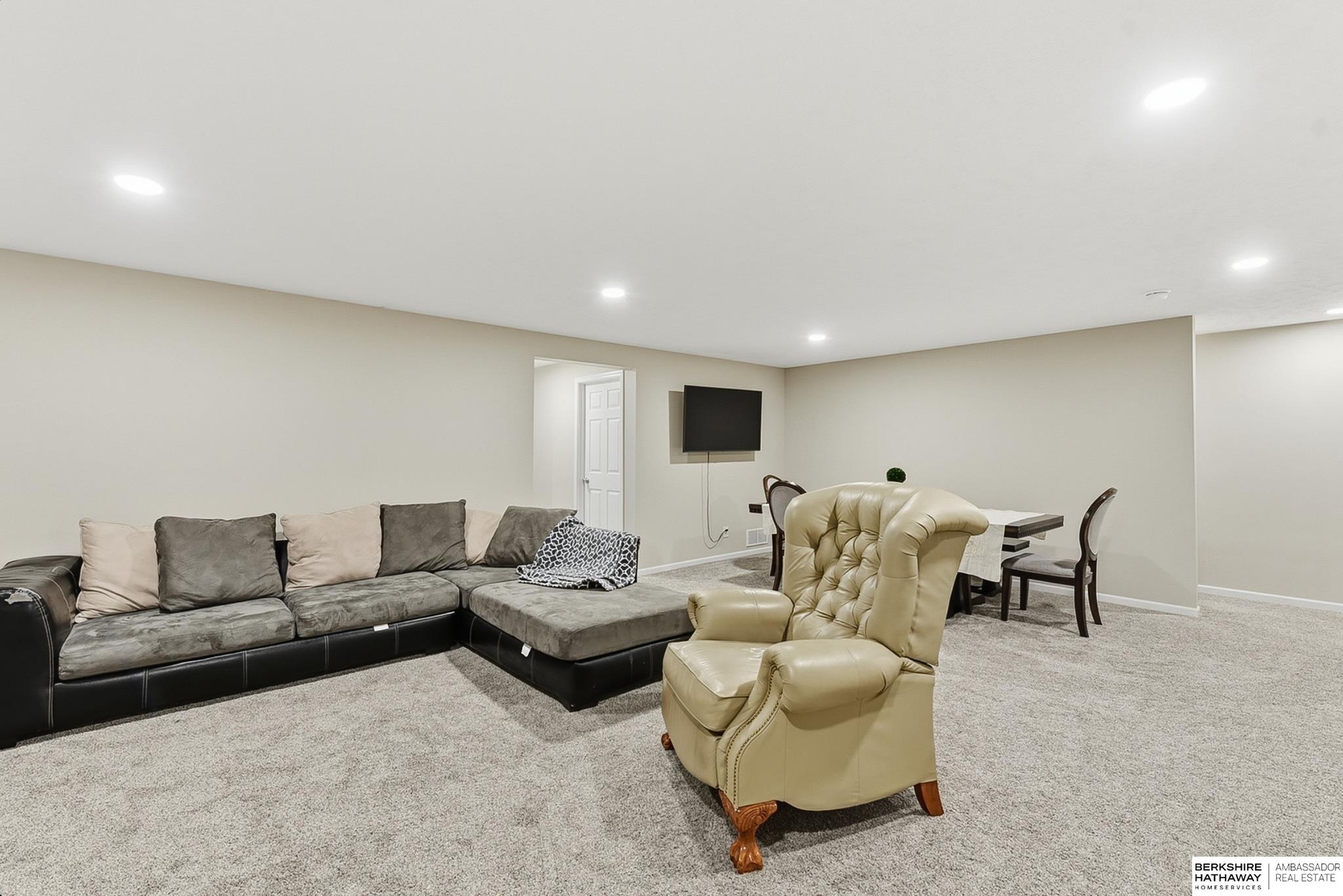 Bennington, Nebraska 68007, United States, 4 Bedrooms Bedrooms, ,2 BathroomsBathrooms,Residential,Active,247397