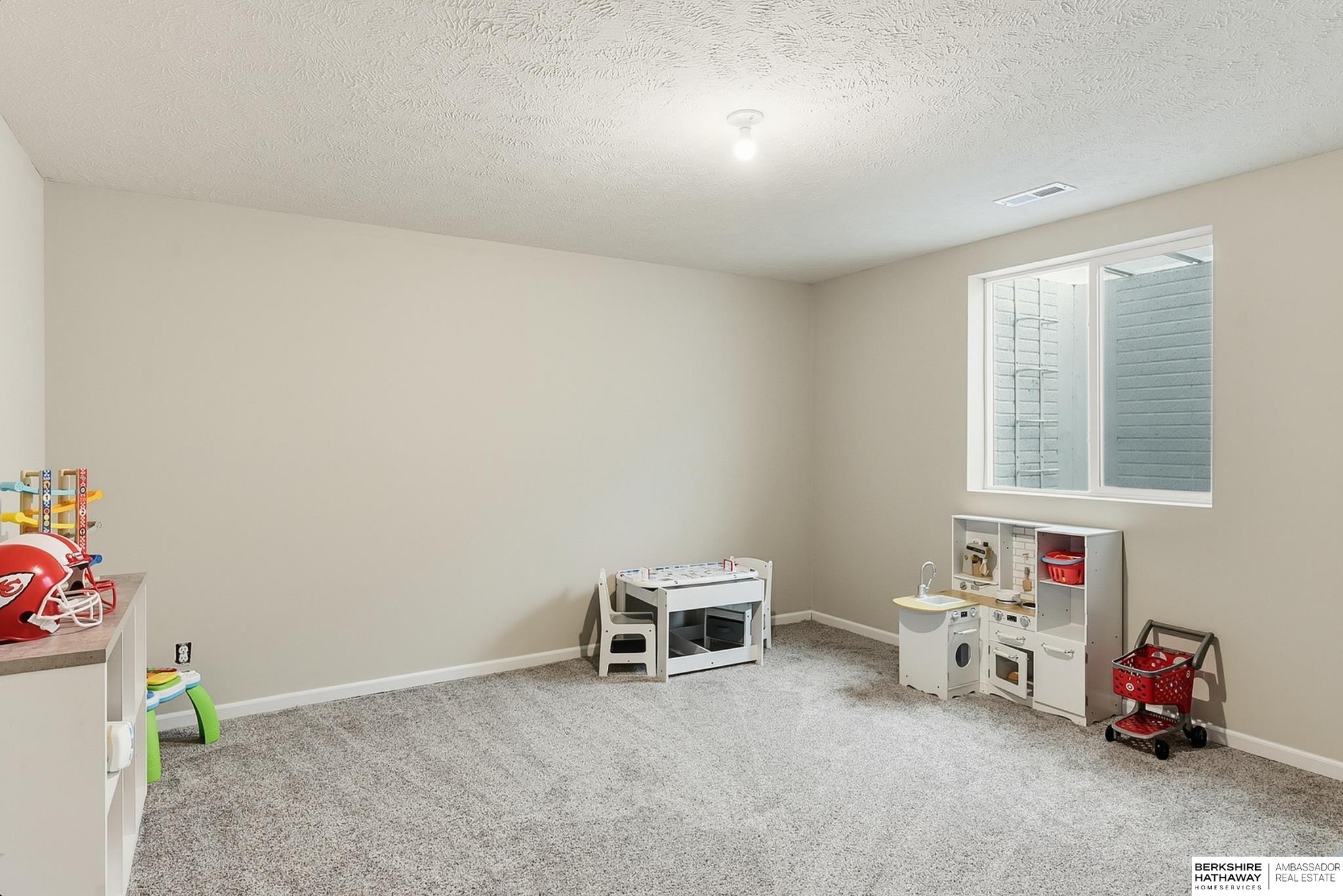 Bennington, Nebraska 68007, United States, 4 Bedrooms Bedrooms, ,2 BathroomsBathrooms,Residential,Active,247397