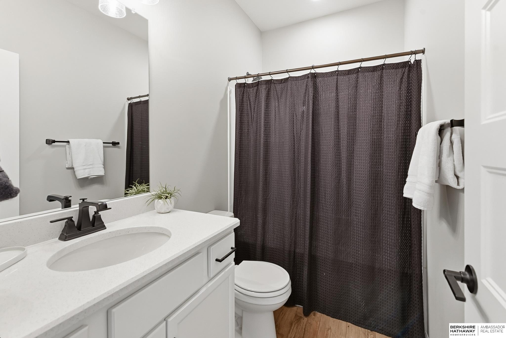 Bennington, Nebraska 68007, United States, 4 Bedrooms Bedrooms, ,2 BathroomsBathrooms,Residential,Active,247397