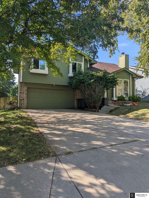 Photo of 5606 N 112th Circle, Omaha, NE 68164 (MLS # 22528244)