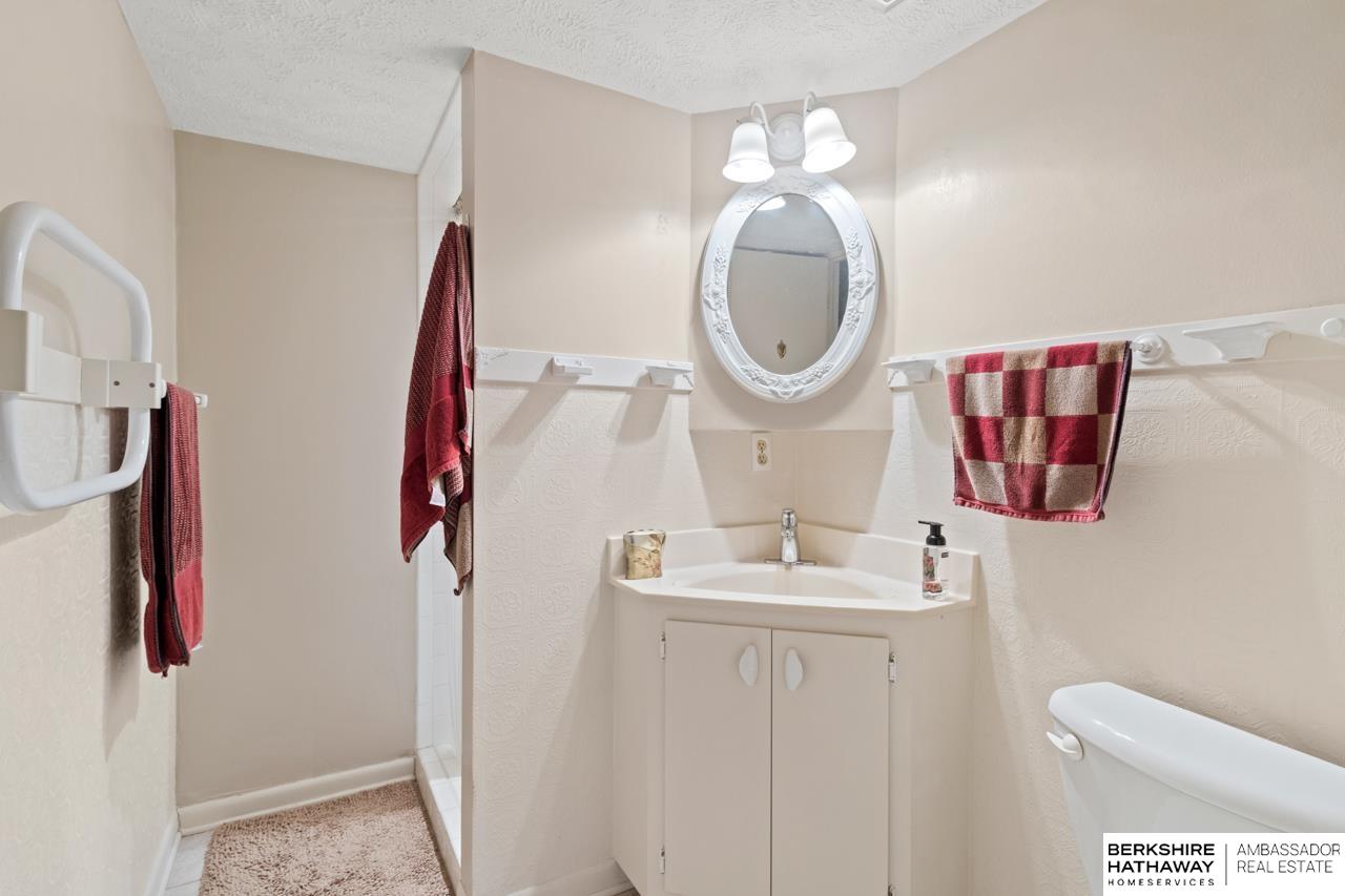 Bellevue, Nebraska 68123, United States, 2 Bedrooms Bedrooms, ,2 BathroomsBathrooms,Residential,Pending,144662