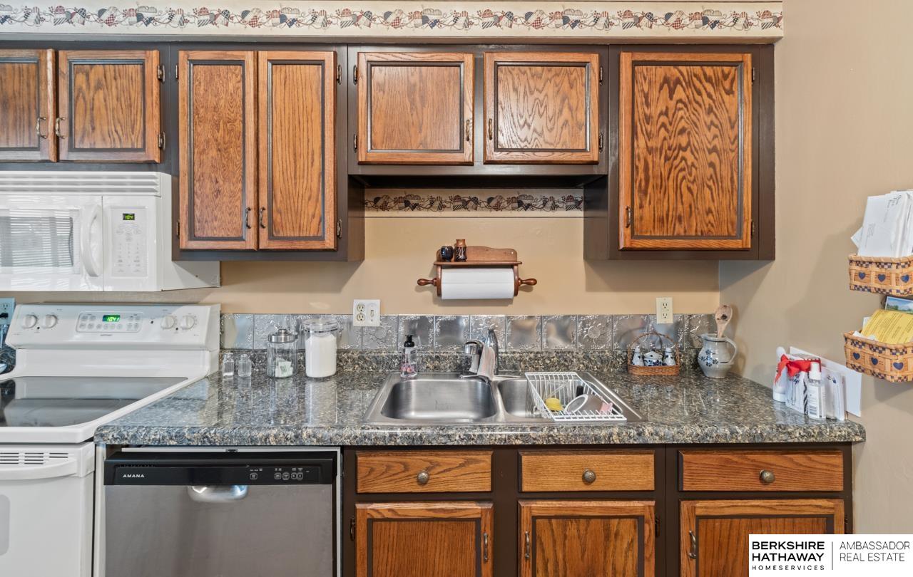 Bellevue, Nebraska 68123, United States, 2 Bedrooms Bedrooms, ,2 BathroomsBathrooms,Residential,Pending,144662