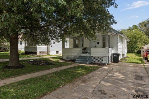 Photo of 911 S 55 Street, Omaha, NE 68106 (MLS # 22627354)