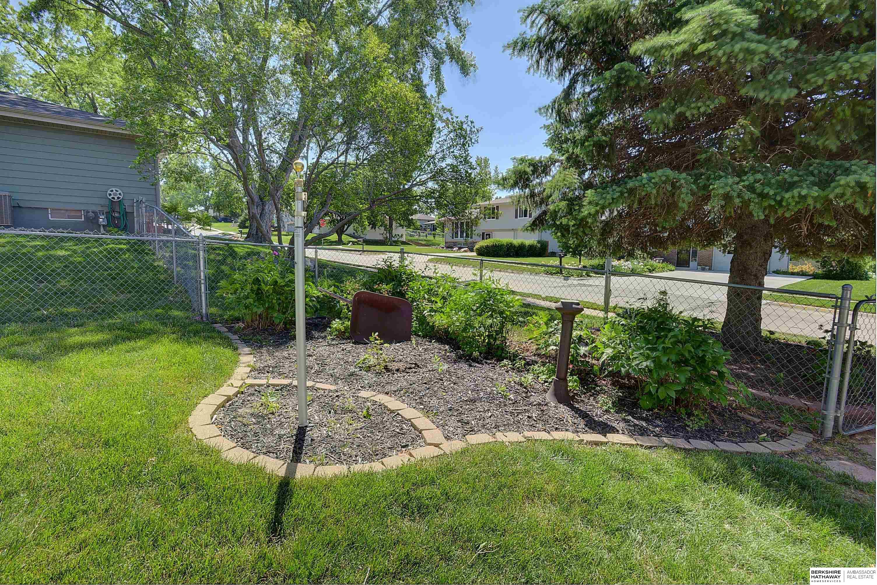 Omaha, Nebraska 68137, United States, 3 Bedrooms Bedrooms, ,2 BathroomsBathrooms,Residential,Pending,133412