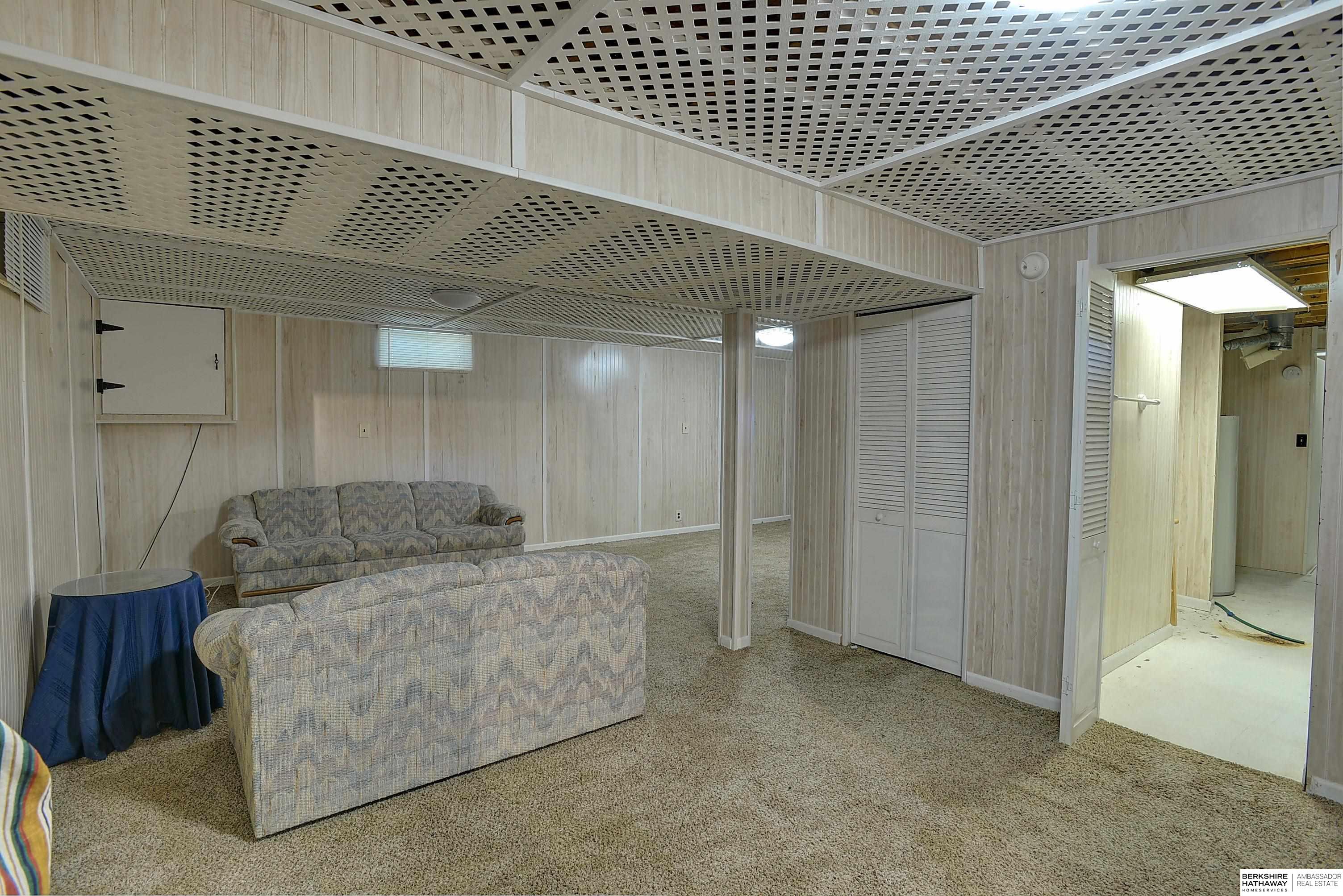 Omaha, Nebraska 68137, United States, 3 Bedrooms Bedrooms, ,2 BathroomsBathrooms,Residential,Pending,133412