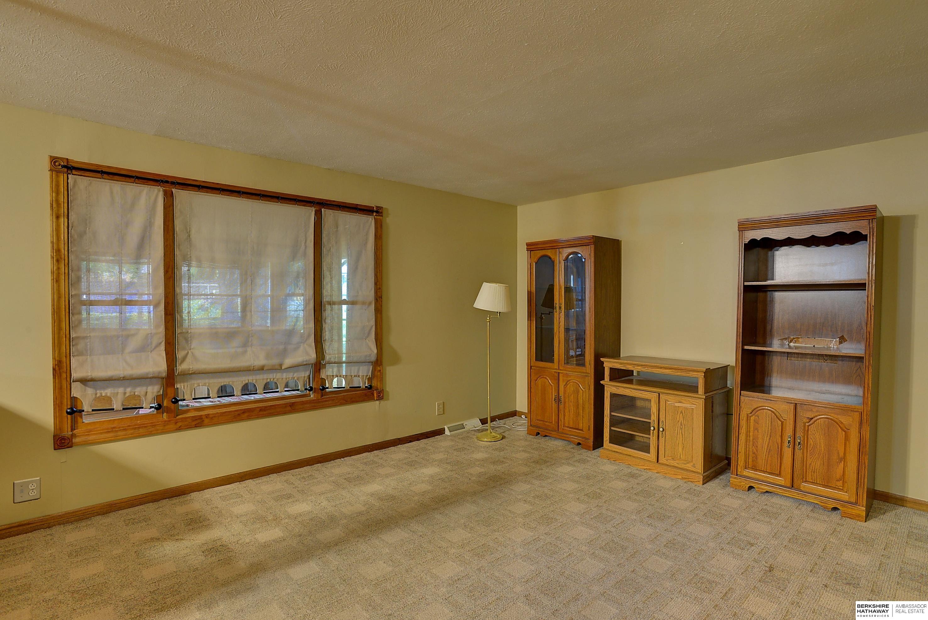 Omaha, Nebraska 68137, United States, 3 Bedrooms Bedrooms, ,2 BathroomsBathrooms,Residential,Pending,133412