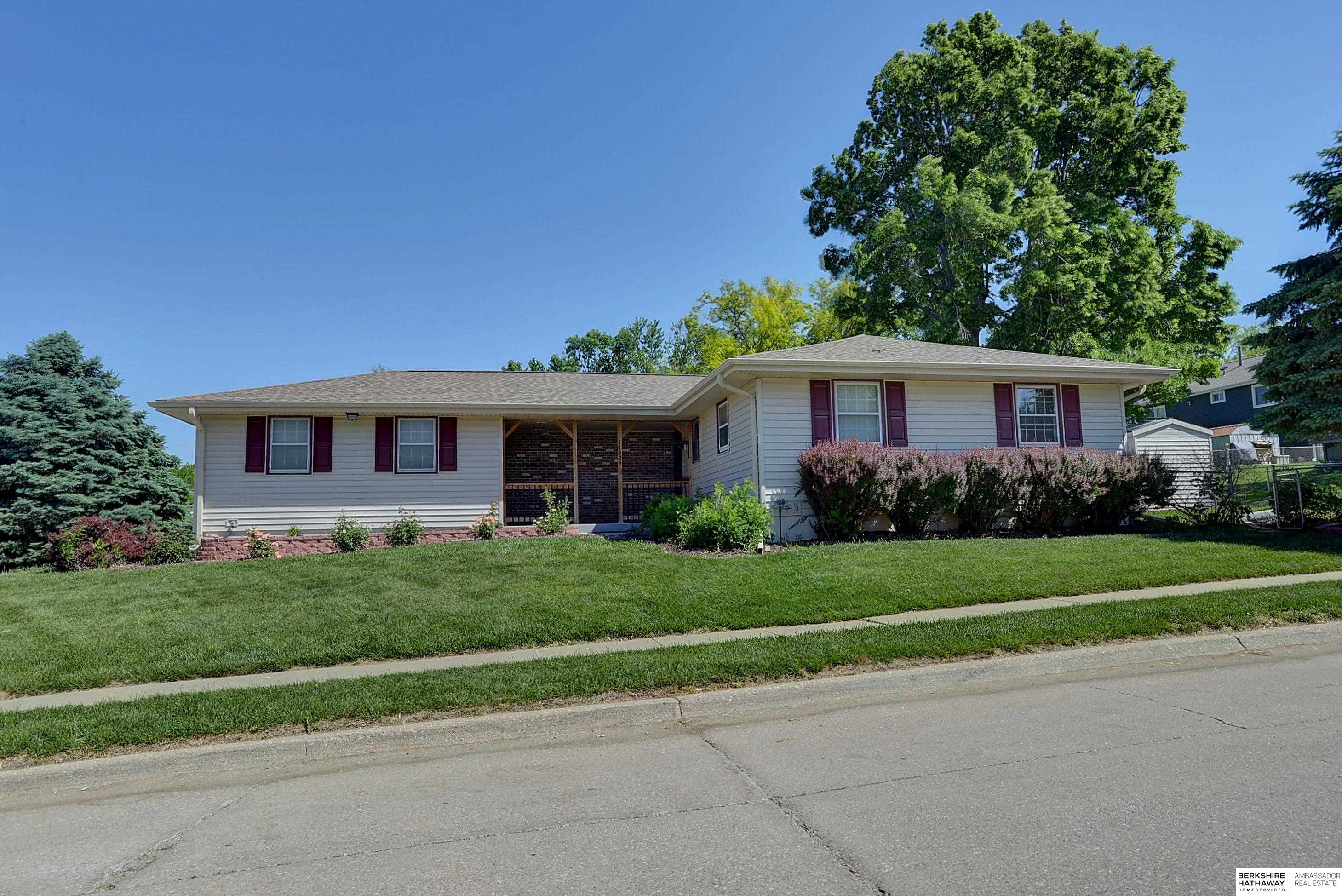 Omaha, Nebraska 68137, United States, 3 Bedrooms Bedrooms, ,2 BathroomsBathrooms,Residential,Pending,133412