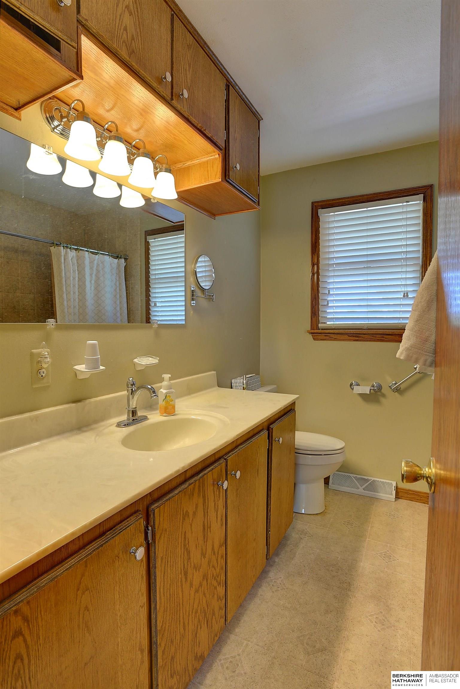 Omaha, Nebraska 68137, United States, 3 Bedrooms Bedrooms, ,2 BathroomsBathrooms,Residential,Pending,133412