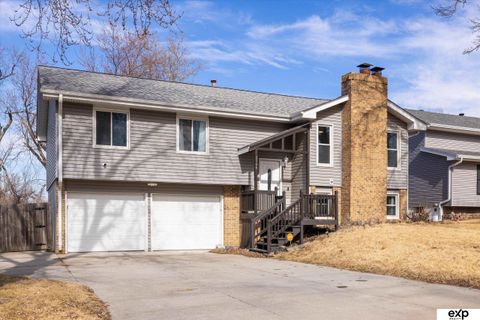 Photo of 3106 Lynnwood Drive, Bellevue, NE 68123 (MLS # 22604944)
