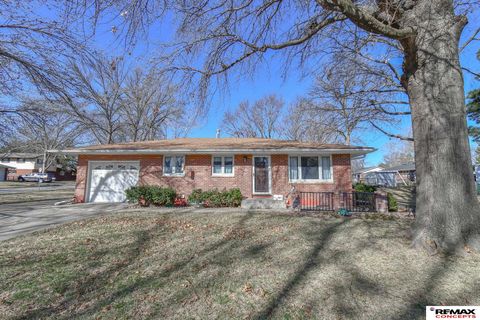 Photo of 841 Aspen Lane, Lincoln, NE 68510 (MLS # 22606335)