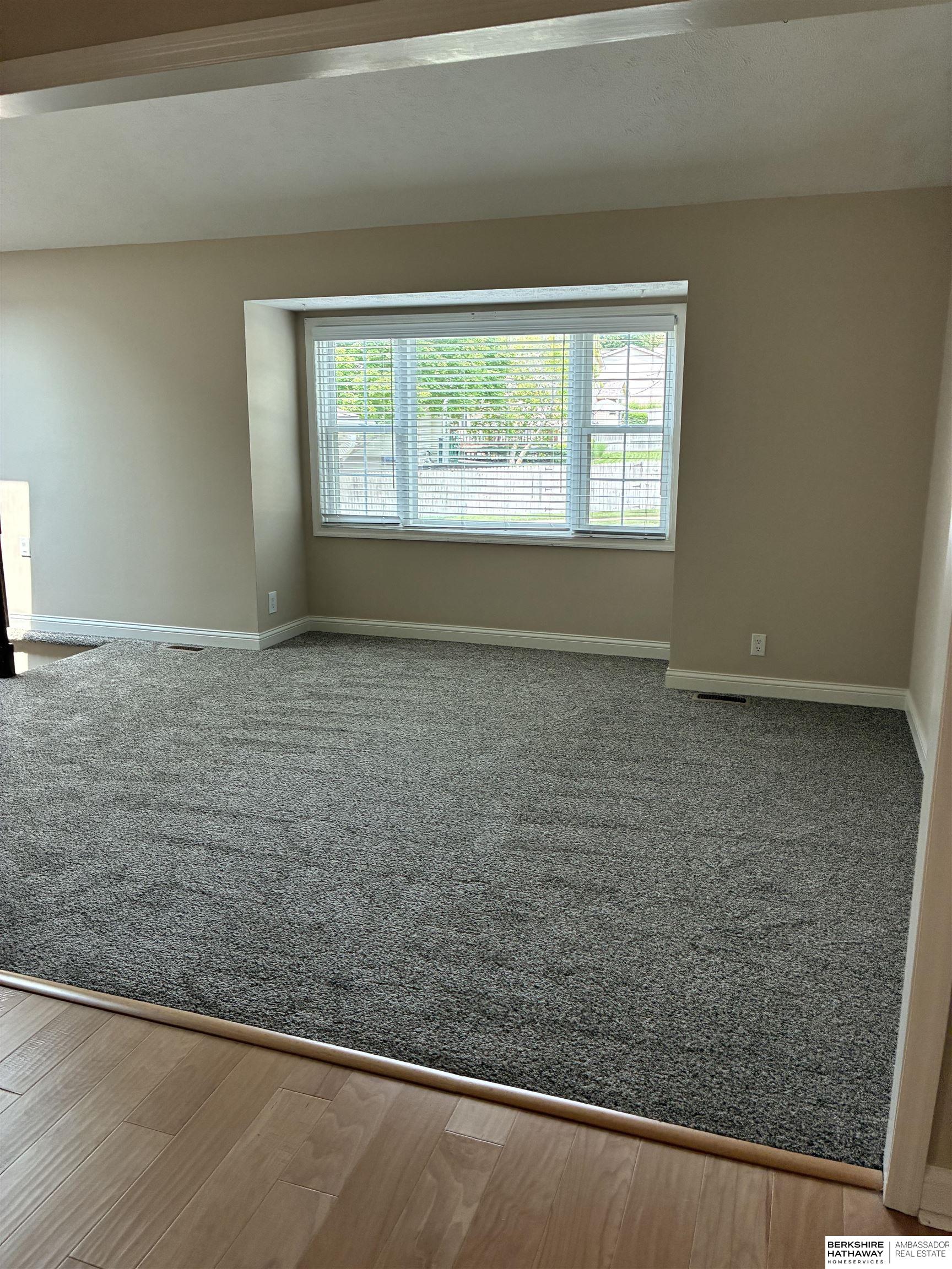 Papillion, Nebraska 68046, United States, 4 Bedrooms Bedrooms, ,3 BathroomsBathrooms,Residential,Pending,195760