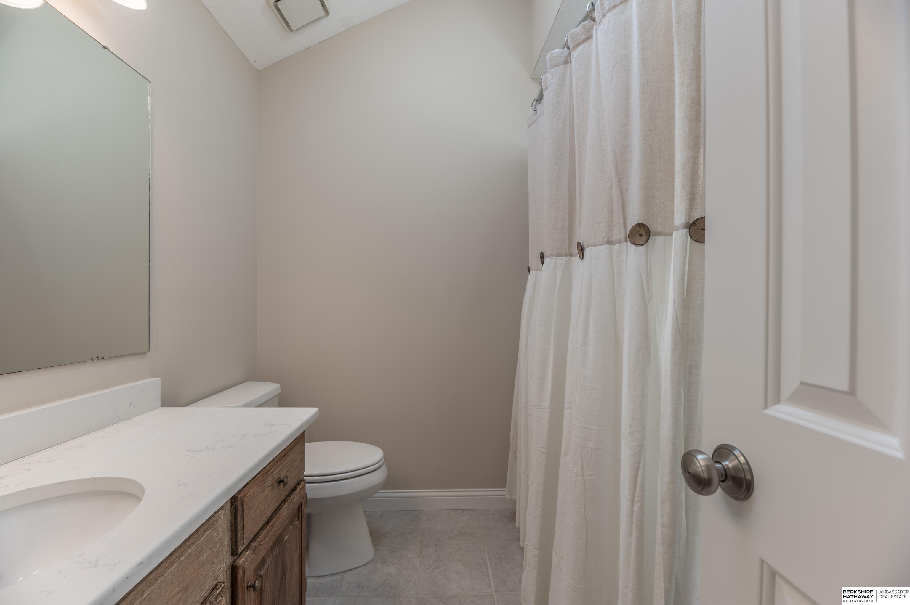 Papillion, Nebraska 68046, United States, 4 Bedrooms Bedrooms, ,3 BathroomsBathrooms,Residential,Pending,195760