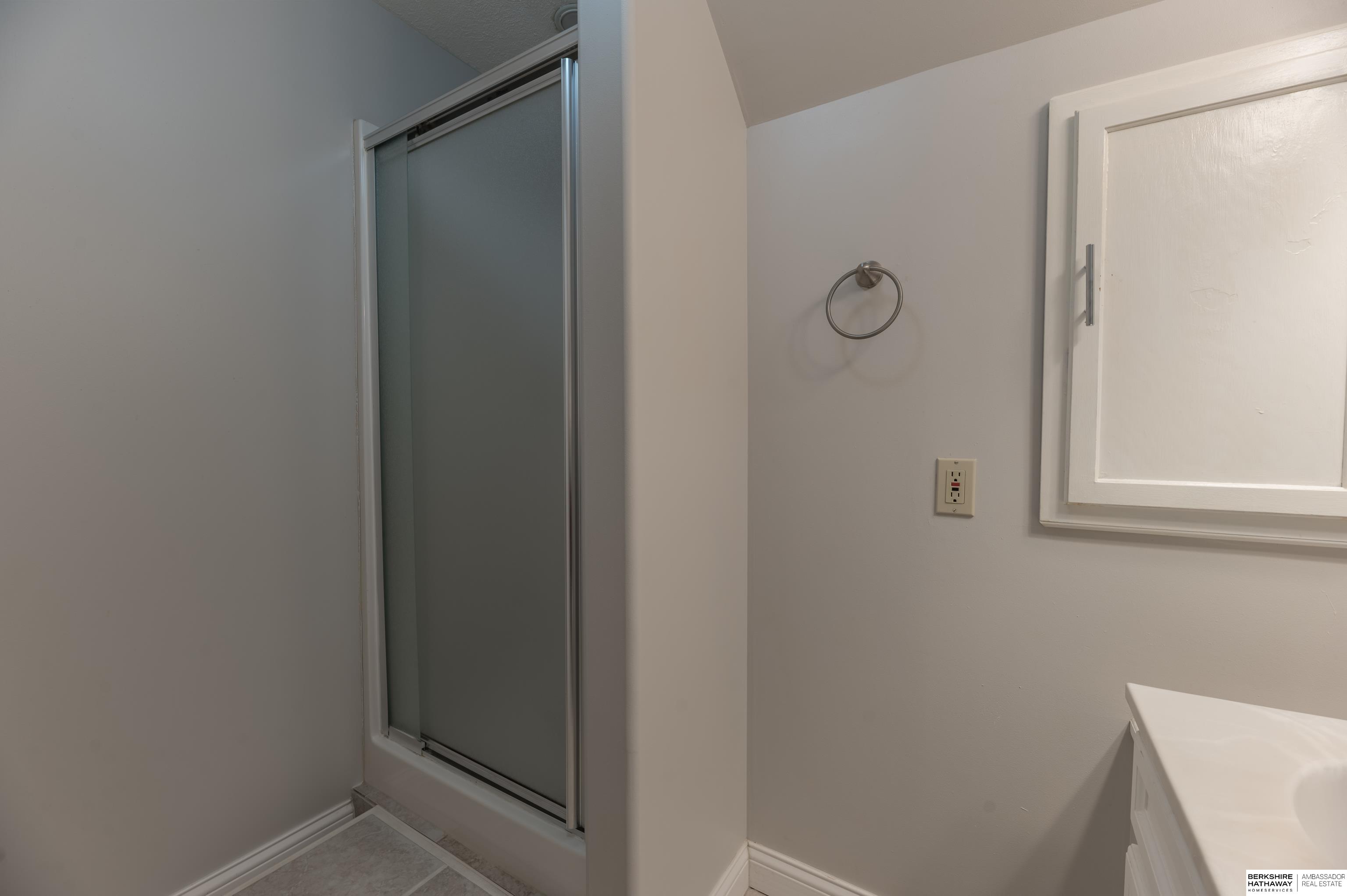 Papillion, Nebraska 68046, United States, 4 Bedrooms Bedrooms, ,3 BathroomsBathrooms,Residential,Pending,195760