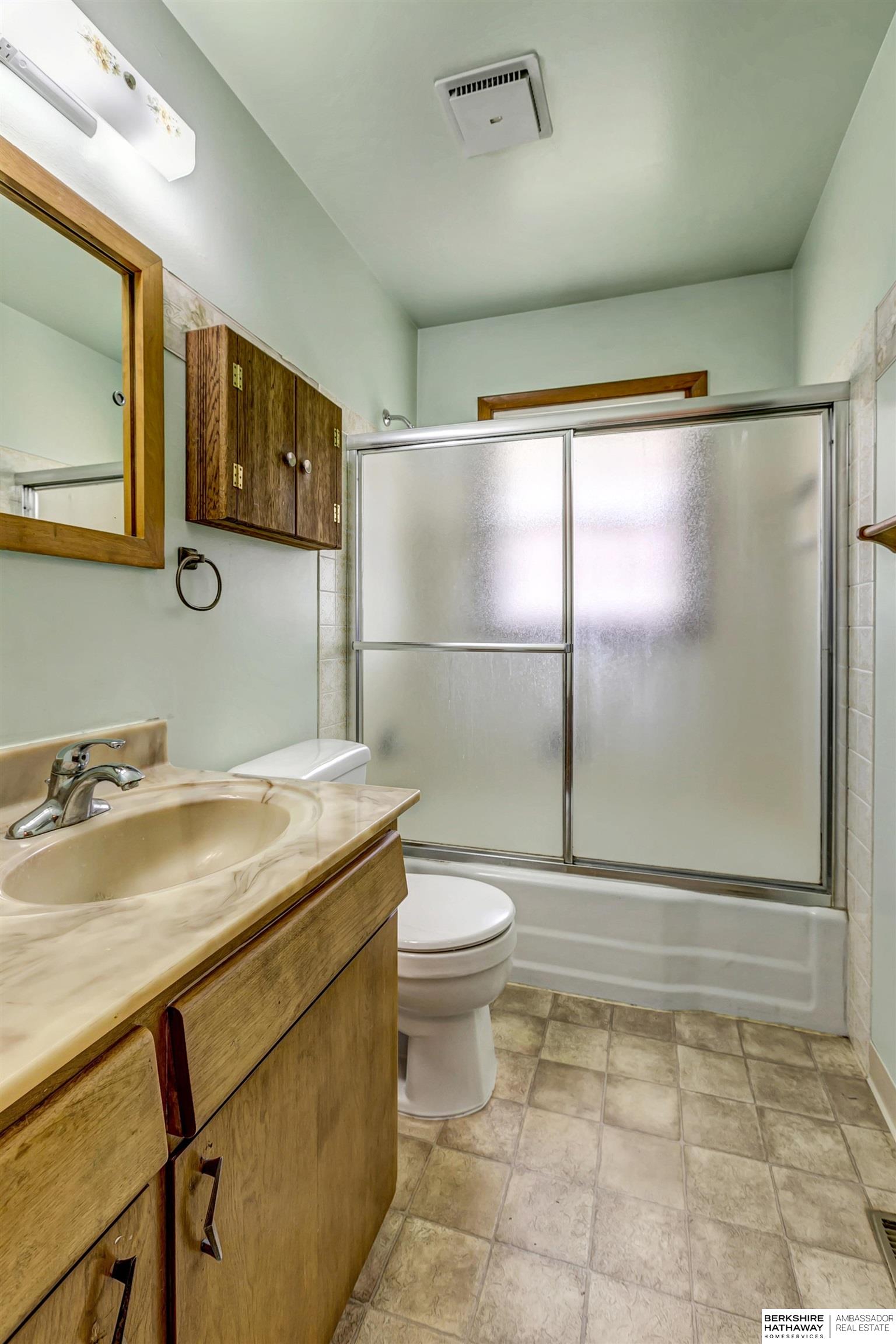 Lincoln, Nebraska 68505, United States, 3 Bedrooms Bedrooms, ,2 BathroomsBathrooms,Residential,Active,200779